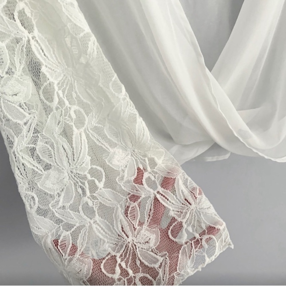 Honey Punch Vintage Lace Bell-Sleeve Top in white. Size Medium. - Picture 8 of 8